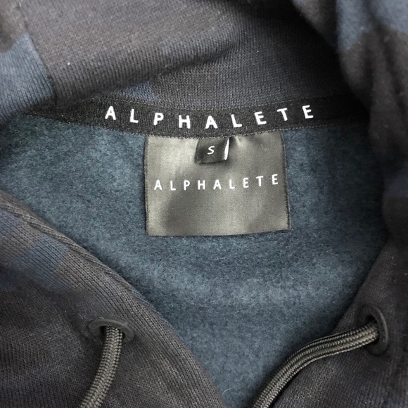 NEW Alphalete Camo Cropped Hoodie - Picture 4 of 6